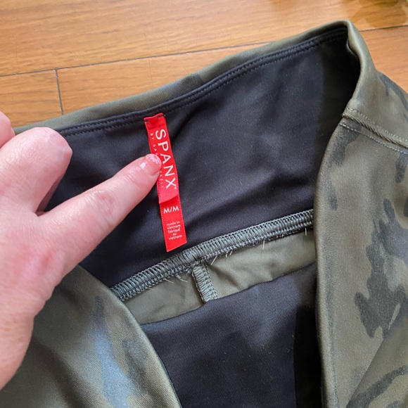 SPANX CAMO green legging size medium - Picture 4 of 5